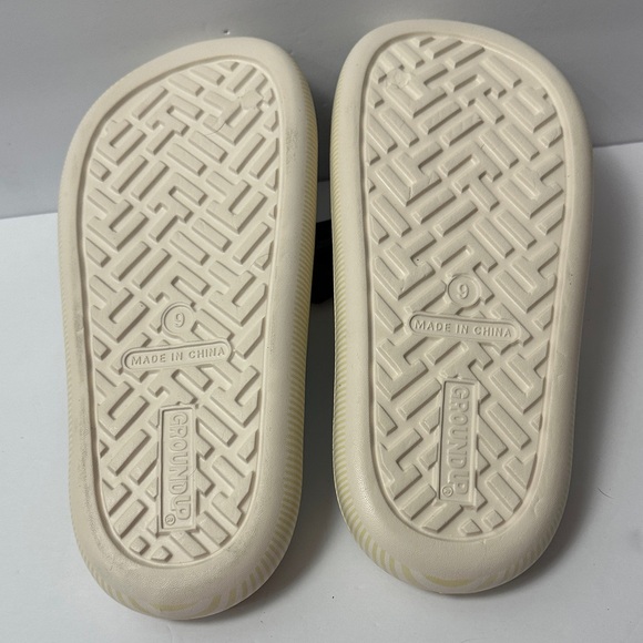 Bluey Women’s Chilli Heeler Slide Sandals - Cream and Blue - Picture 6 of 8